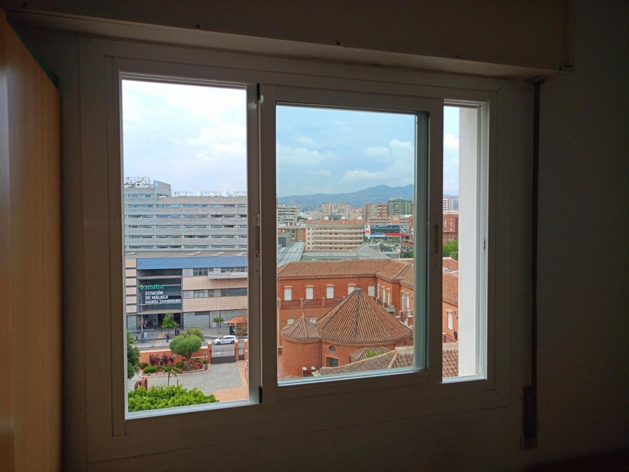 Habitacion Privada Centro Malaga Cerca Tren Maria Zambrano Y Playa Muy Buena Conexion Wifi Exterior foto